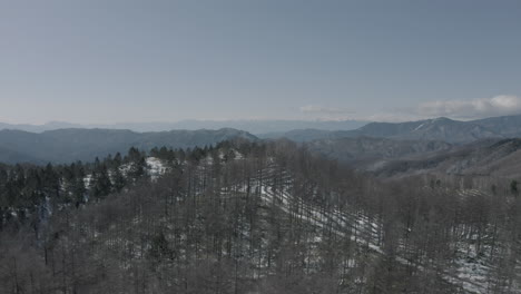 Tiro-De-Drone-De-Montaña-De-Invierno-En-Japón