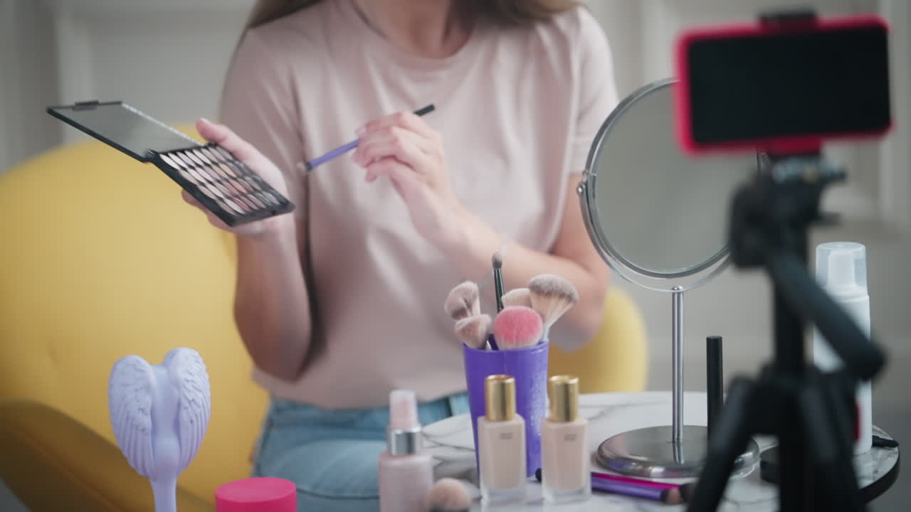 미용 인플루언서의 메이크업 튜토리얼