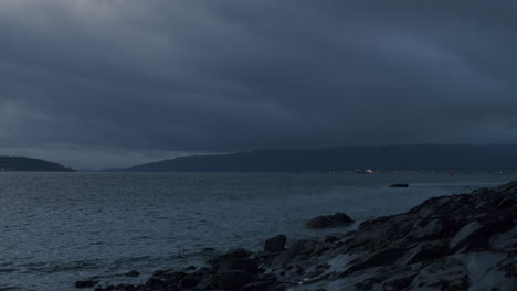 Water-and-rocky-seashore,-on-cloudy-day