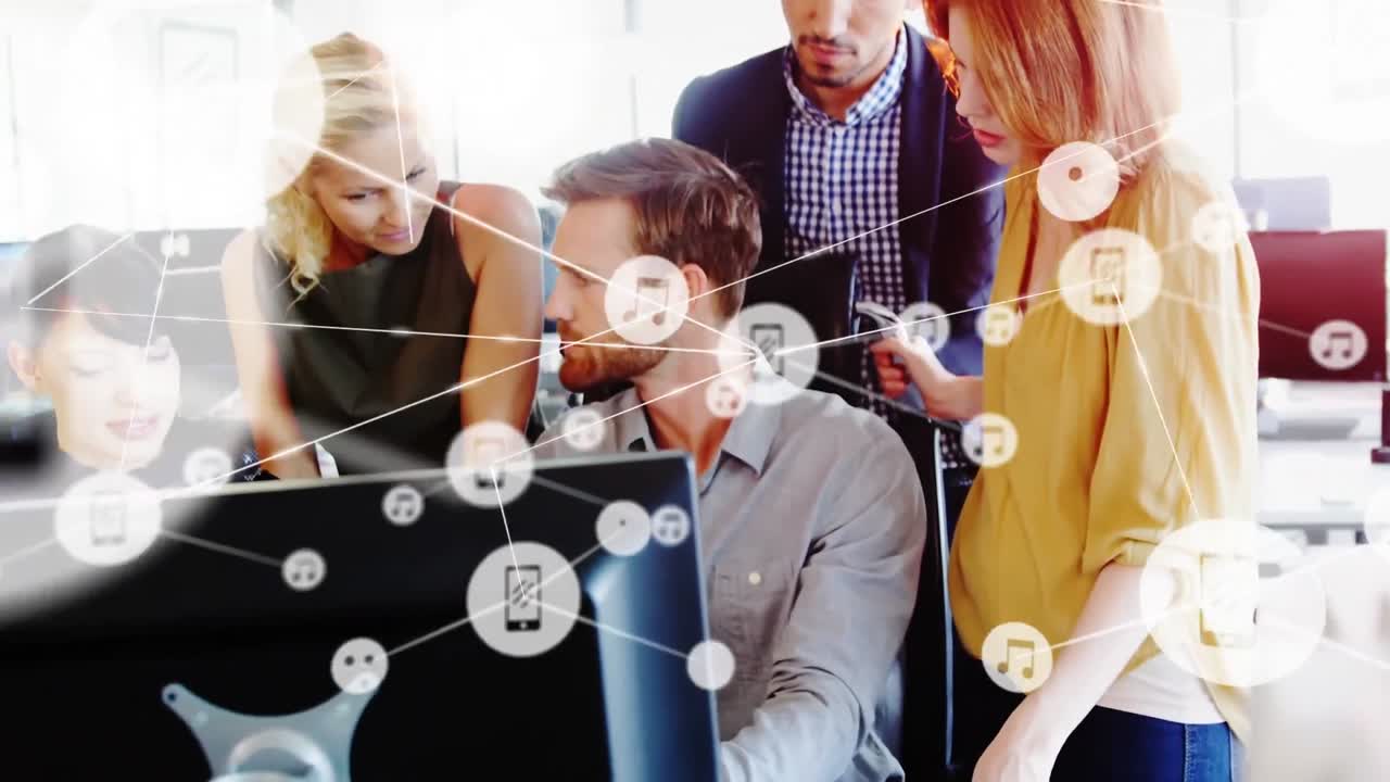 사무실에서 다양한 사업가들과의 아이콘과의 연결 네트워크의 애니메이션