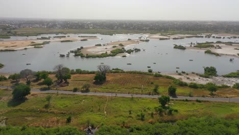 Buenas-Vistas-Aéreas-De-Una-Región-Costera-De-áfrica-Occidental-Cerca-De-Banjul-Gambia-1