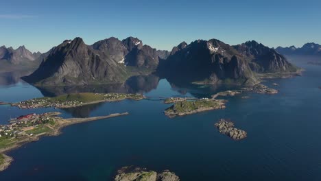 Reine-Lofoten-Es-Un-Archipiélago-En-El-Condado-De-Nordland,-Noruega.