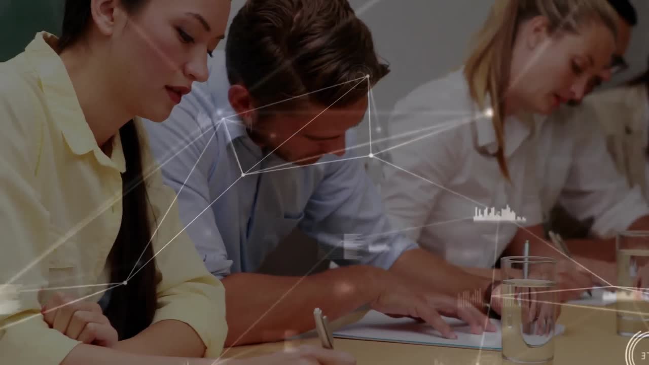 анимация сети связей между различными деловыми людьми, работающими в офисе