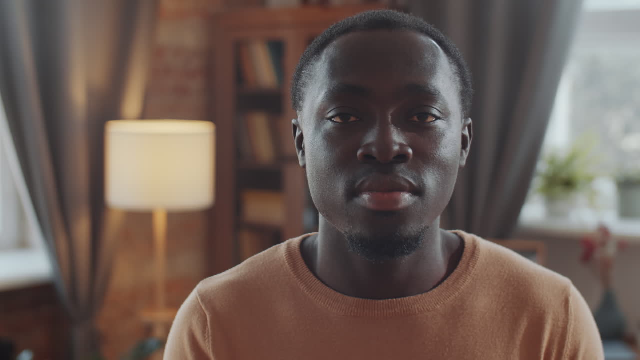 Ritratto di giovane uomo afroamericano