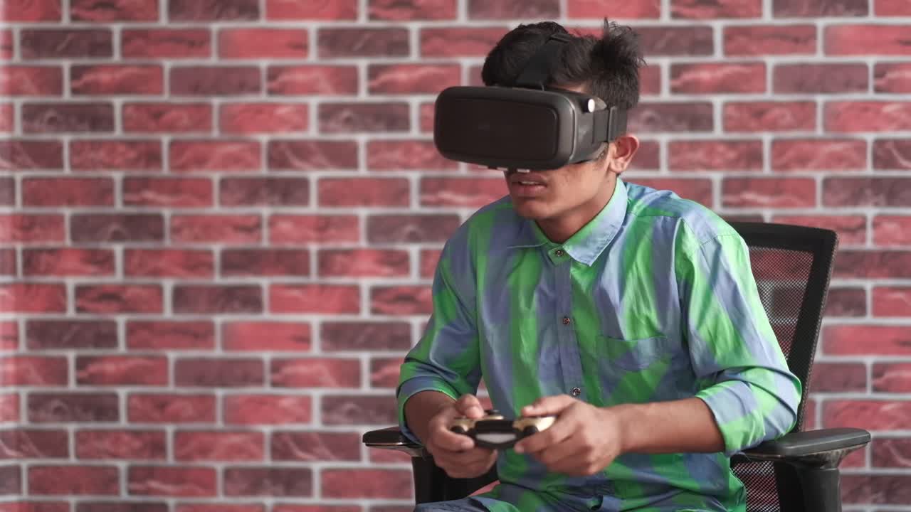Ung mand spiller virtual reality-spil
