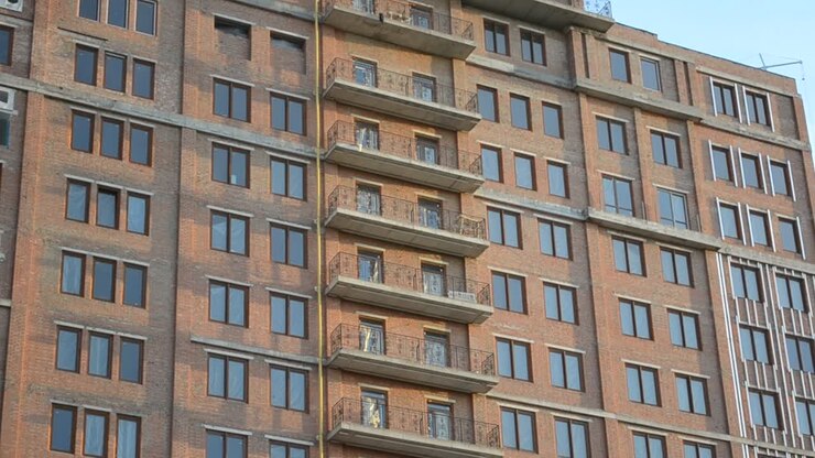 Construção de um complexo multifuncional de escritórios e hotel