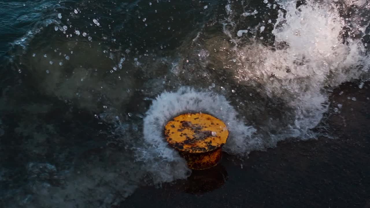 Wave hitting shore in slowmotion