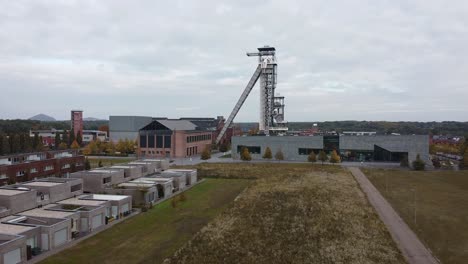 Schöne-Luftaufnahme-Der-Bergbaustadt-Genk-In-Belgien