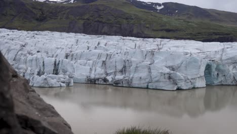 glaciar de islandia con video inclinándose hacia arriba