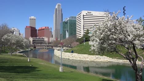 Toma-De-Establecimiento-Del-Centro-De-Omaha-Nebraska-3