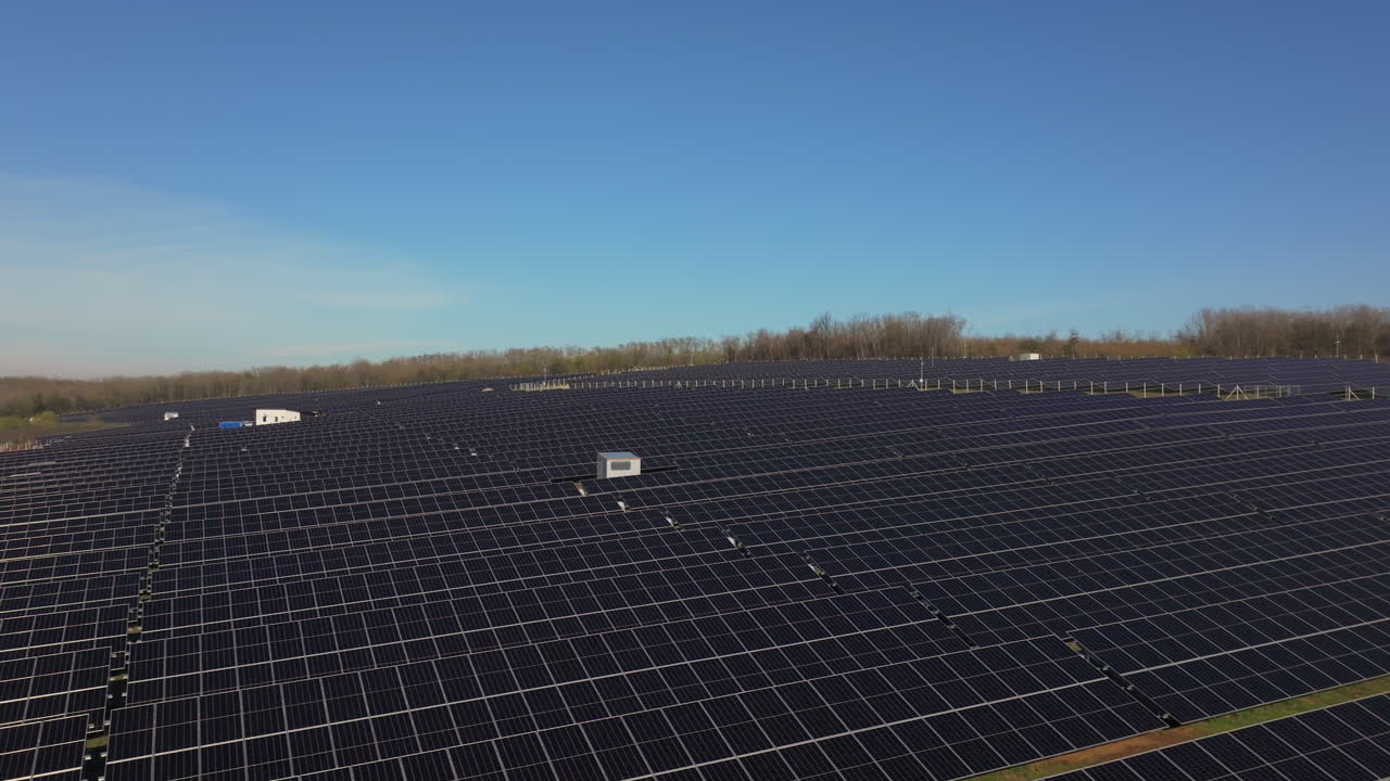 큰 태양 전지 패널 농장