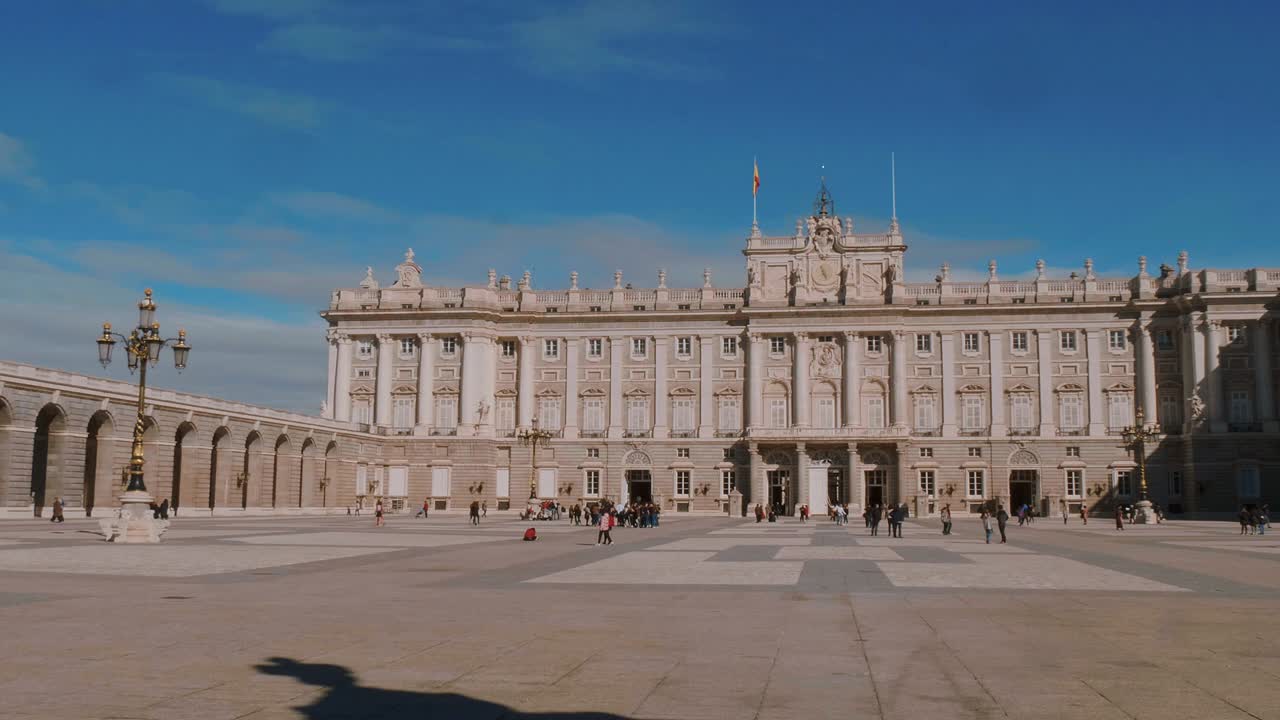 Vista grandangolare sul Palazzo Reale di Madrid