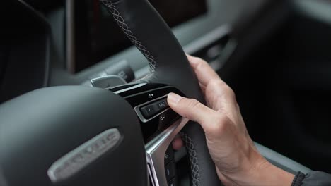 interior de coche moderno, volante de coche, maxus d90, coche