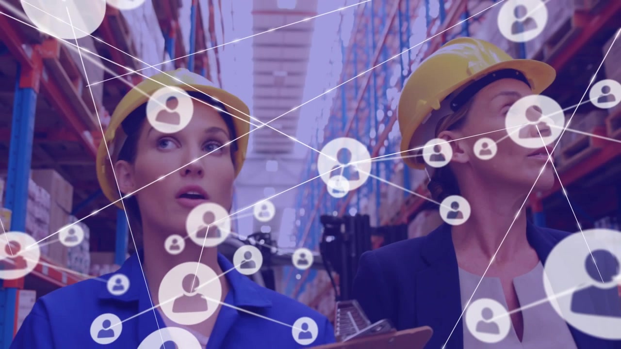 Animazione di una rete di connessioni su diverse donne che lavorano in un magazzino.