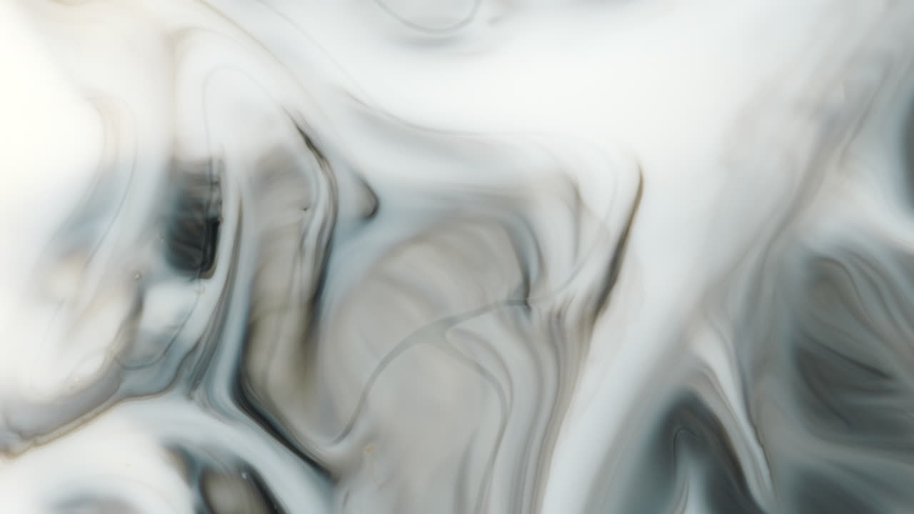 черно-белые смешанные цвета рисуйте в замедленном движении