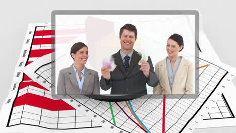 interfaz futurista que muestra escenas de personas de negocios con gráficos en el fondo