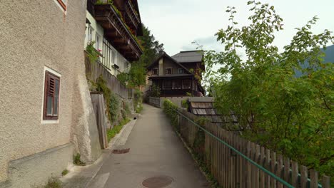 Camino-Empinado-Que-Conduce-A-Una-De-Las-Casas-En-El-Pueblo-De-Hallstatt.