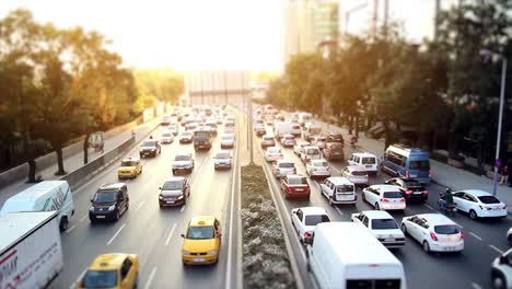 Atasco-De-Tráfico-De-Coches-En-El-Lapso-De-Tiempo-De-La-Autopista-7