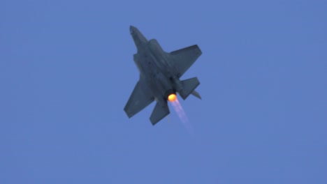 애스포드 에어쇼에서 f-35 단독 전시회