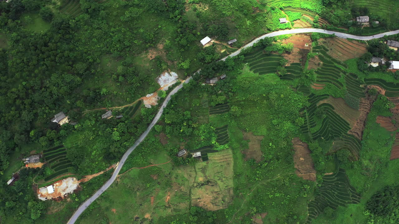 자연과 가까워질수록 영혼은 더 깨 ⁇ 해집니다.