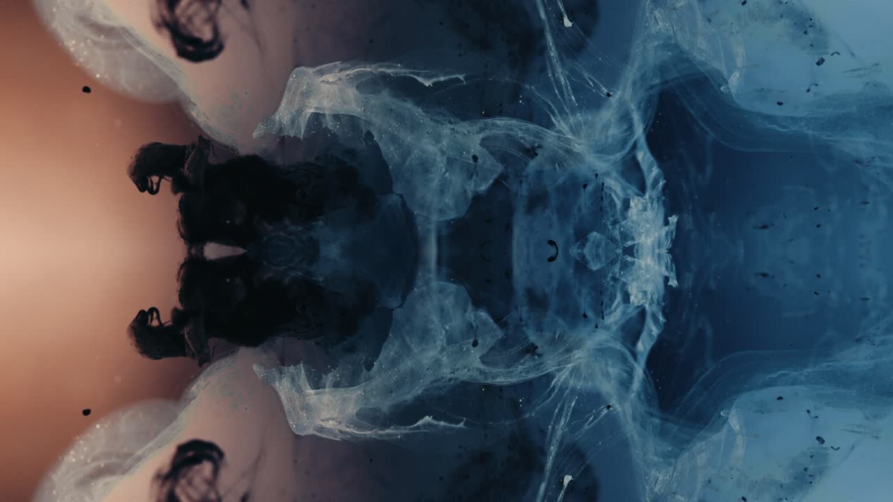 efectos visuales de transición de las tintas de color oscuro que se mezclan en agua