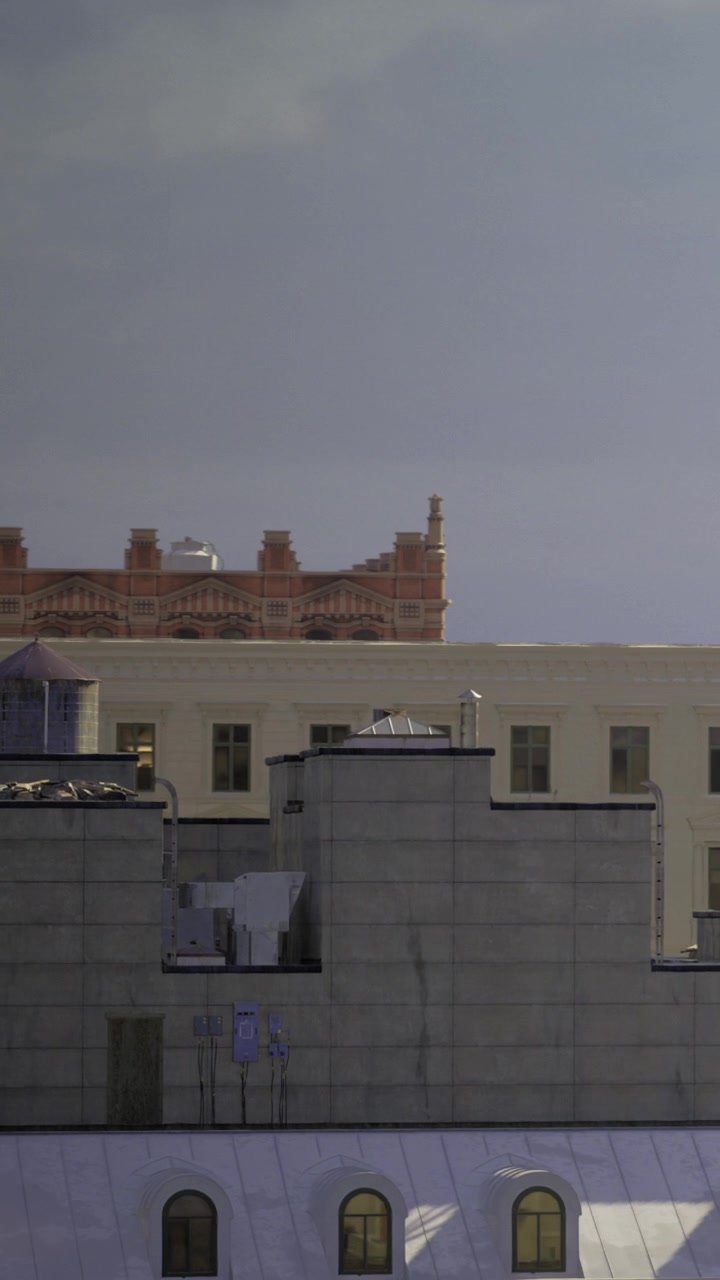 Tetti suggestivi sotto un cielo nuvoloso e sognante in un contesto urbano.