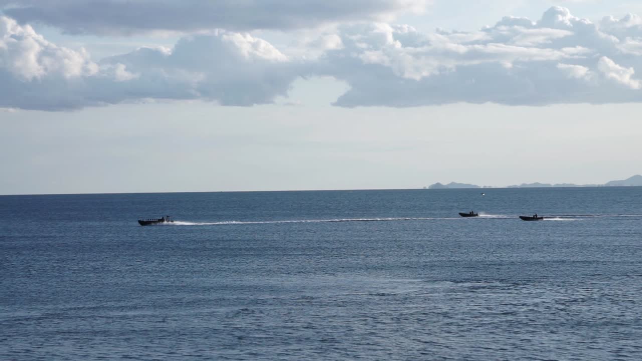 대서양을 항해하는 일부 군함