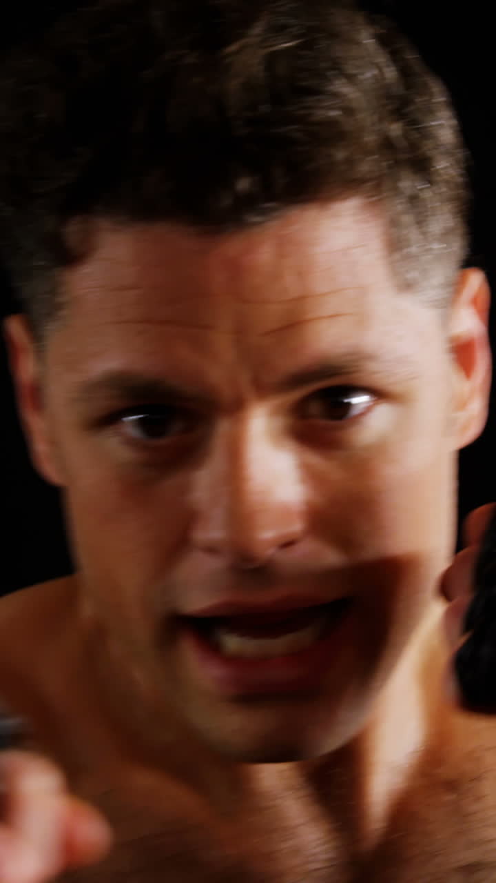 un boxeador haciendo una postura de boxeo