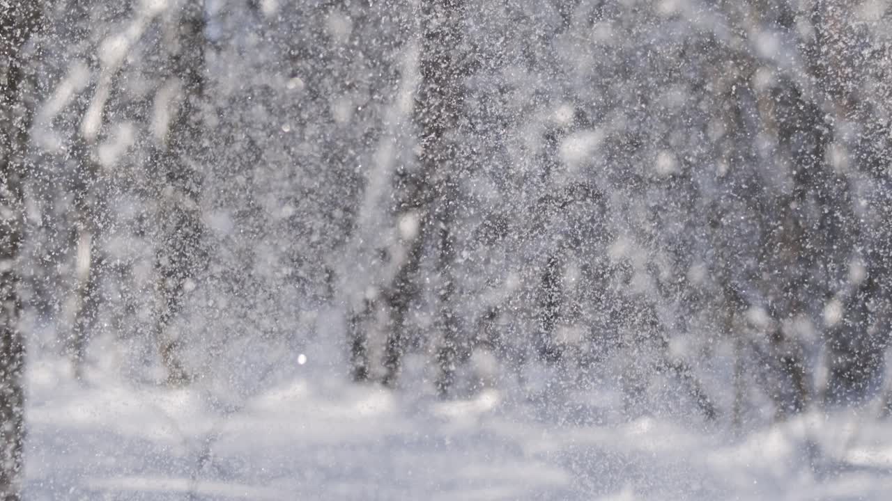 눈이 내리는 겨울의 풍경: 슈퍼 슬로 모션에서 추상적인 겨울 크리스마스 배경