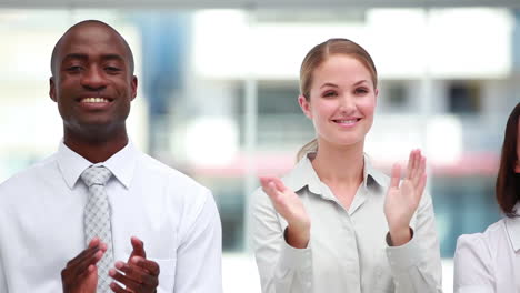 Smiling-business-people-in-line-applauding