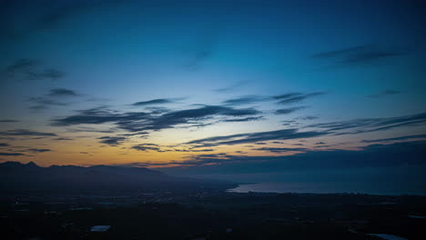 Colorido-Amanecer-Timelapse-A-Través-De-Las-Nubes-De-Málaga