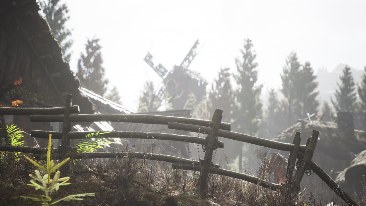 molino de viento de madera tradicional en el viejo bosque