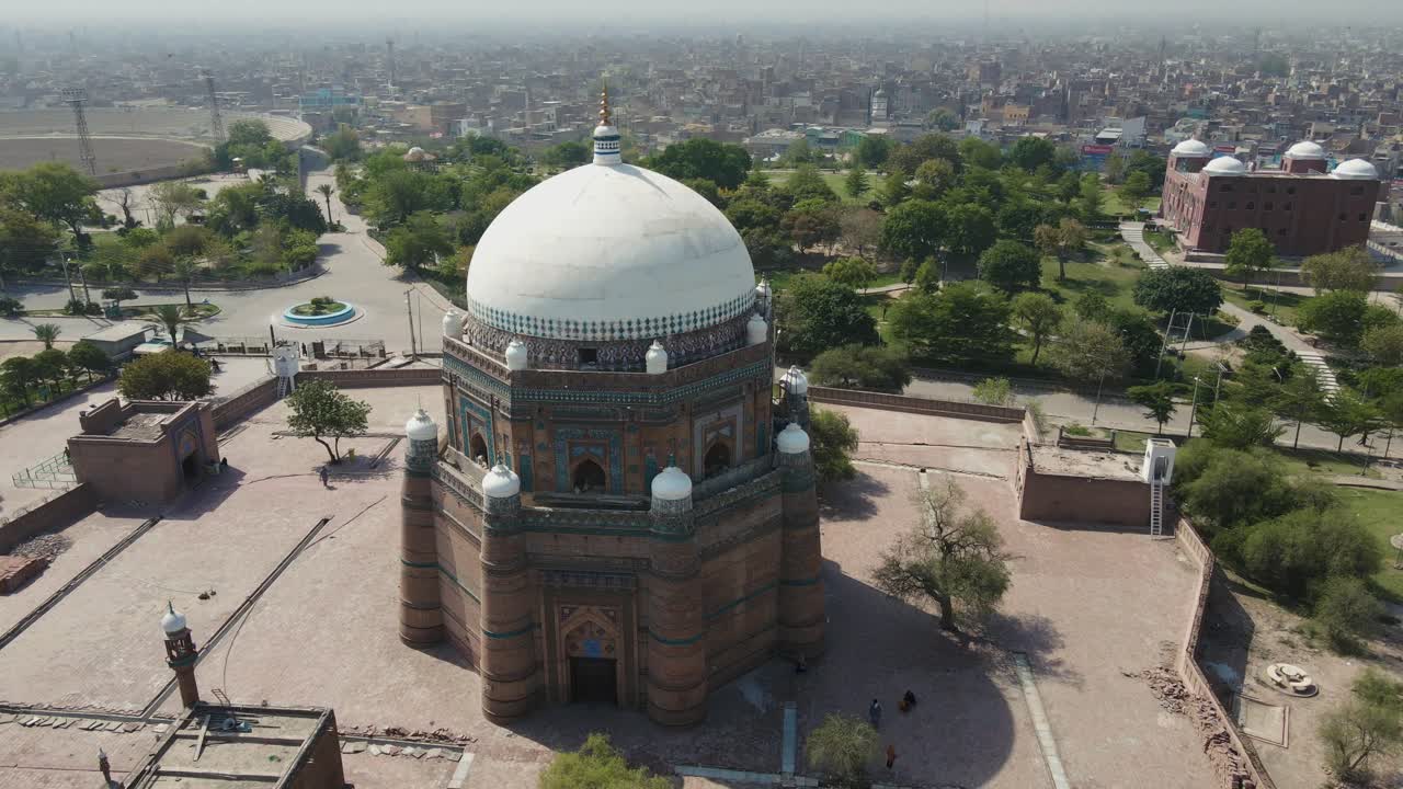 vista aérea de la tumba de hazrat shah rukn-e-alam en la ciudad de multan en punjab, pakistán
