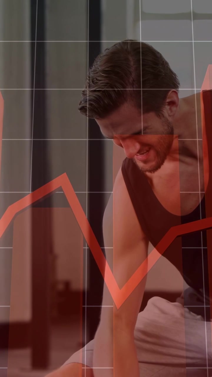 Video verticale: Panoramica della telecamera che rivela l'avambraccio, uomo che esegue rematore con un braccio per il fitness, linea rossa su griglia.