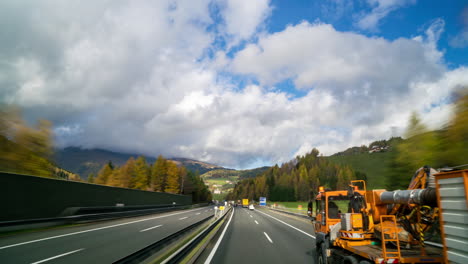 autopista de montaña austriaca tráfico de pov