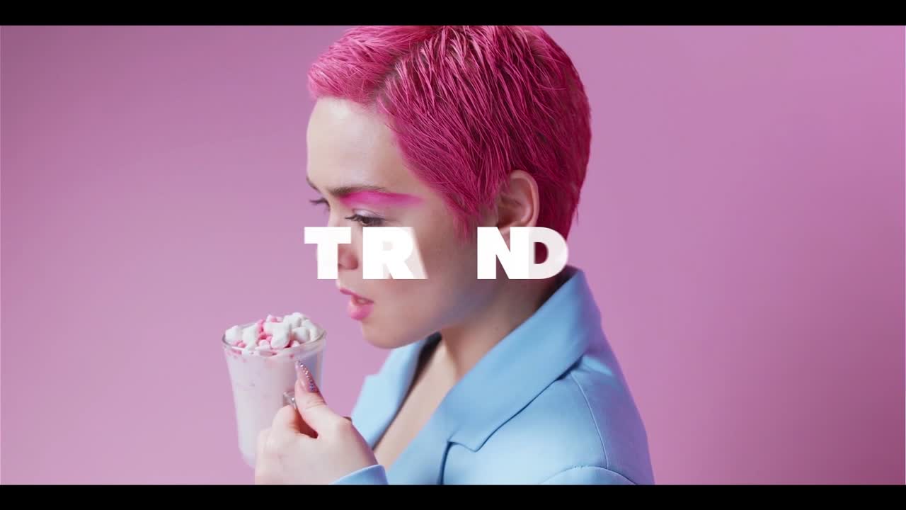 Un moderno modello di motion graphics progettato per contenuti video con introduzione ritmica.
