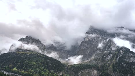 Swiss-mountains-in-winter-with-clouds