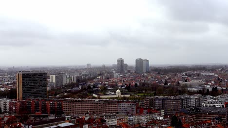 Un-Video-De-Alejamiento-Lento-De-La-Ciudad-De-Bruselas-Desde-Una-Vista-Superior