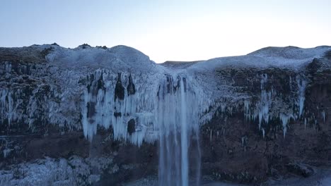 塞拉蘭斯福斯 (seljalandsfoss) 在深冬