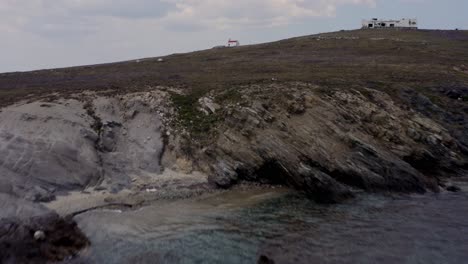 Flug-über-Eine-Unbewohnte-Insel-In-Griechenland