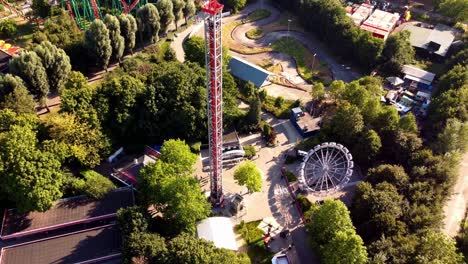 g-force-hochgeschwindigkeitsfahrt in walibi holland in den niederlanden