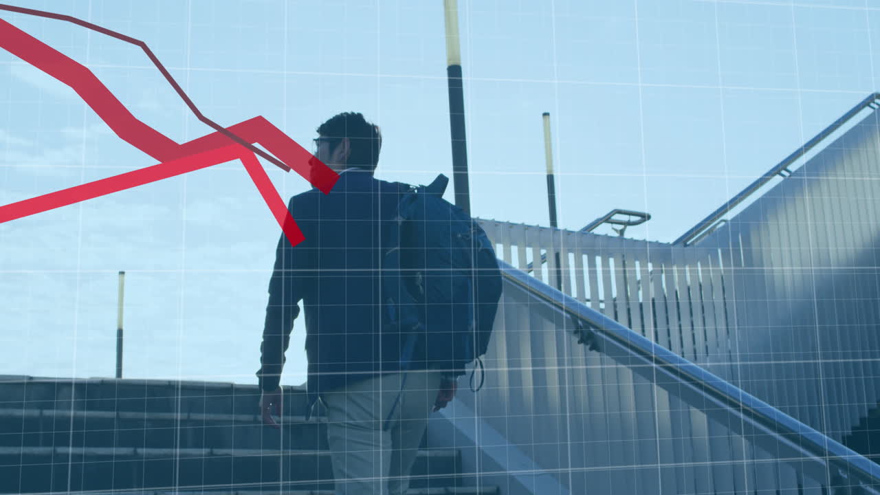 animación de procesamiento de datos financieros con líneas rojas sobre empresario asiático subiendo escaleras.