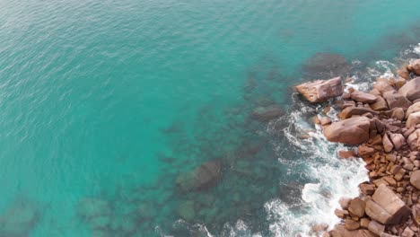 veduta aerea delle più belle spiagge e acque turchesi delle seychelles