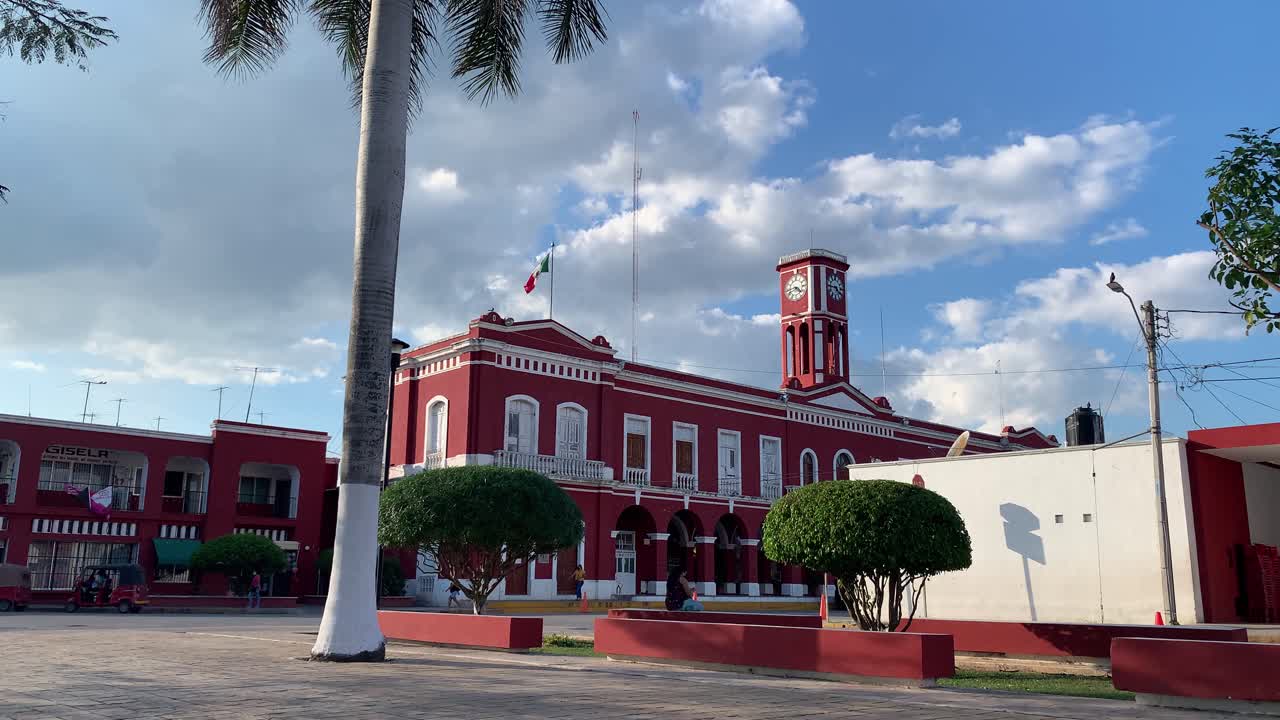 Timelaspe at main building of Motul Yucatan