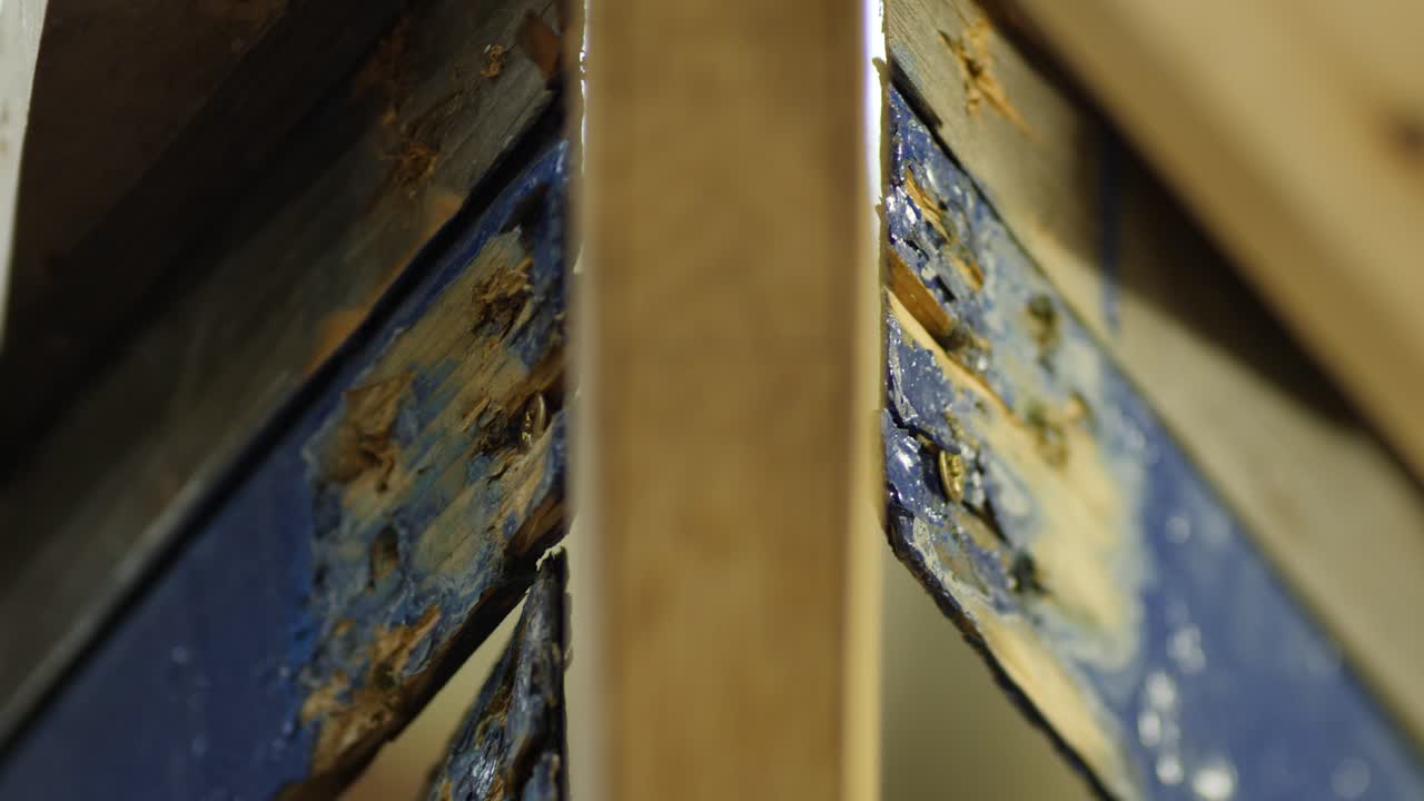 새 오크 줄기 와 함께 나무 시 보트 의 앞부분 에 있는 오래된 나무판