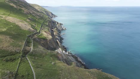 Cliff-Walk-Bray-To-Greystones-Und-Die-Wunderschönen-Küstenberge-An-Der-Irischen-See-In-Der-Nähe-Von-Dublin-Und-Bray-Town-In-Irland