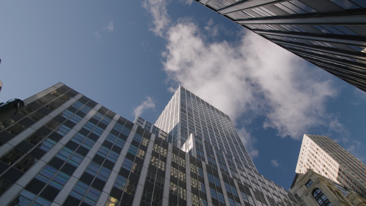 cruce de peatones en el centro de manhattan nueva york durante el día