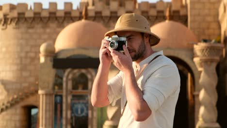 tourist stands against the background of a muslim shrine