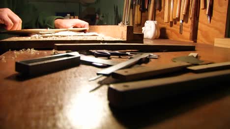 hands perform carpentry at his place with the help of a tool