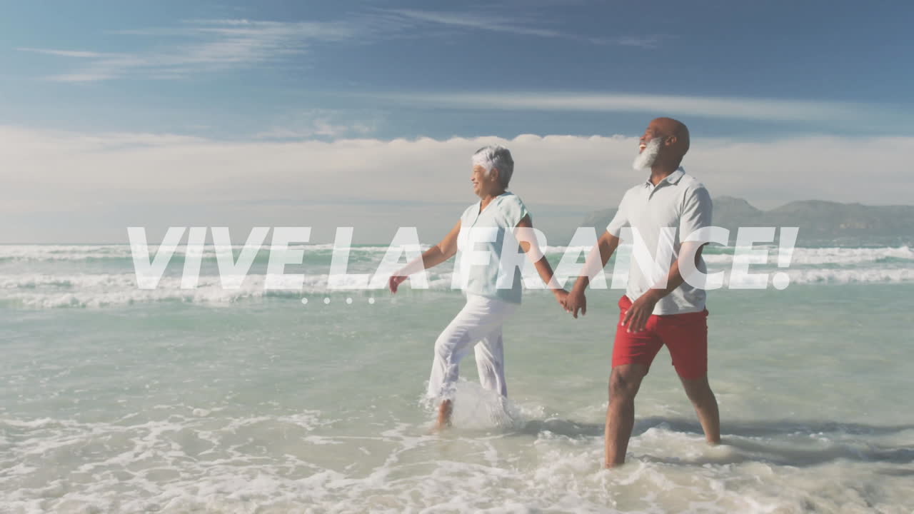 caminando por la playa, una pareja de ancianos con animación de long live france sobre las olas